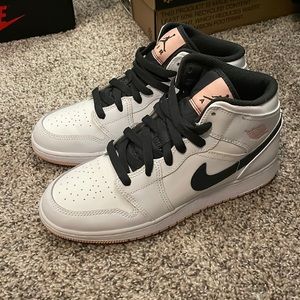 Nike jordan 1s
